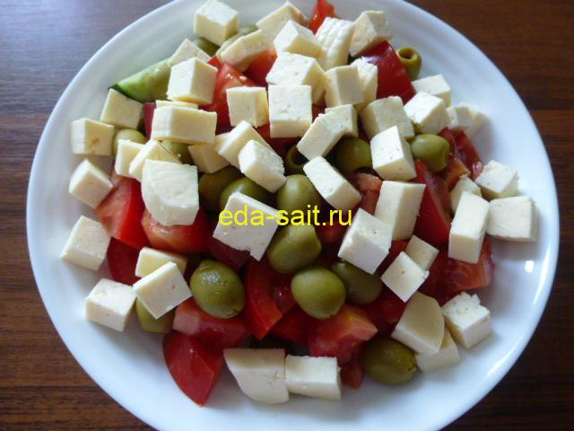 Нарезать в греческий салат адыгейский сыр